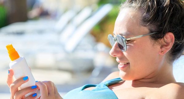 پوستر آرایشی بهداشتی ساتین بندر گناوه، محصولات مراقبت و زیبایی پوست، مرطوب‌کننده و ضدآفتاب، فروشگاه معتبر در بندر گناوه.