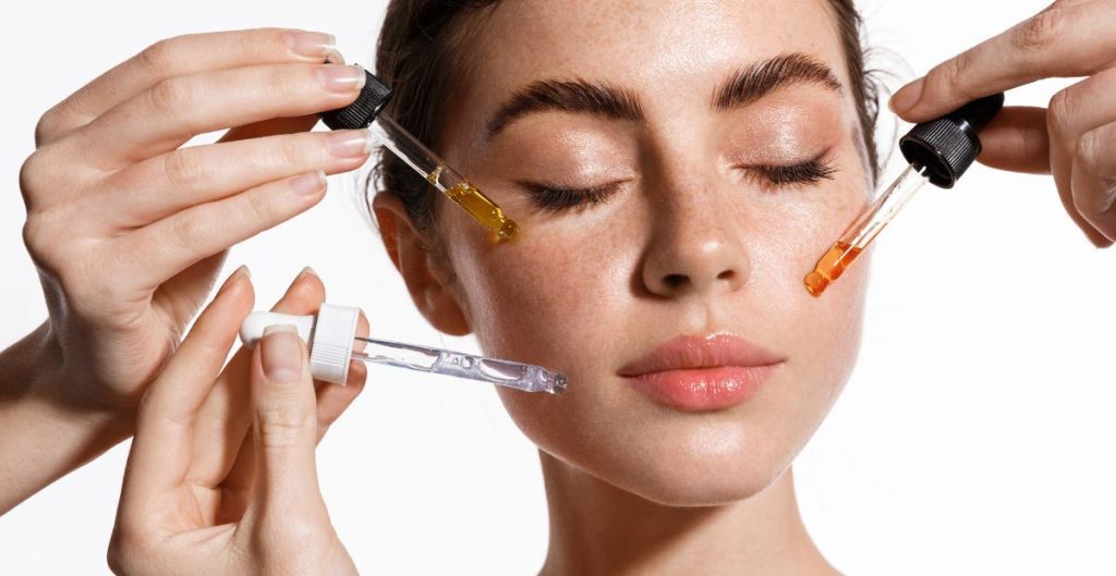 تفاوت آبرسان و مرطوبکننده چیست؟ کدام برای پوست شما مناسبتر است؟